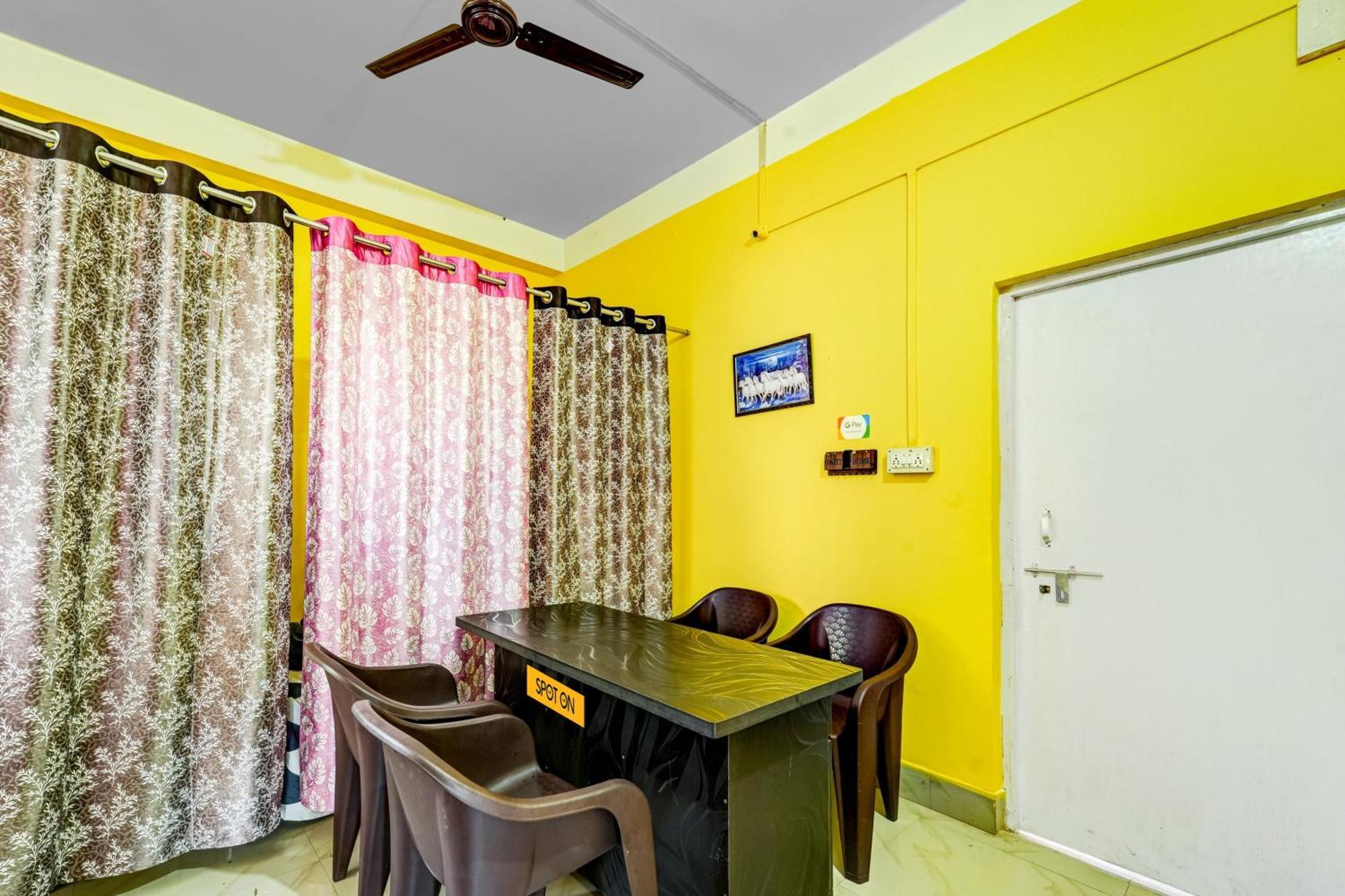 Hotel O Home Trimurti Guest House Guwahati Ngoại thất bức ảnh